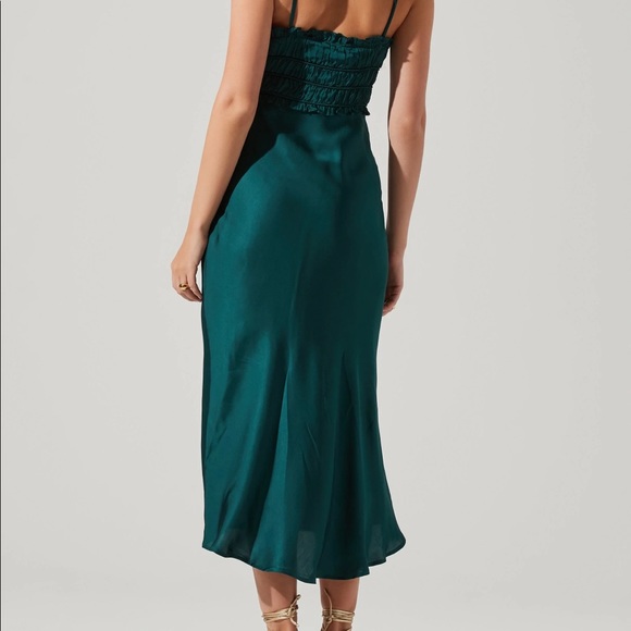 Astr The Label: Smocked Midi Dress - Hunter Green. Size Small - Picture 3 of 8